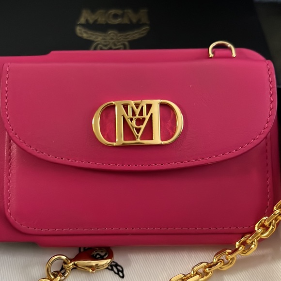 MCM iPhone12/12Pro Travis Pink Case w/Chain Handle - Picture 3 of 6